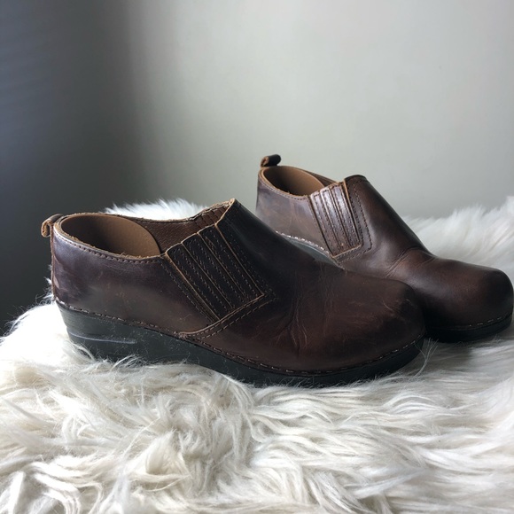 Sanita brown oiled leather slip on nursing professional walking comfort clogs - Picture 1 of 9